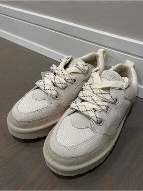 White Uggs Lowmel Sneakers BRAND NEW Size 8